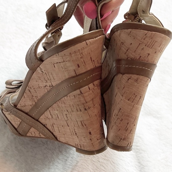 Guess Cork Wedge Sandals Leather Strappy Brown Bow Tan Size 8.5 M 5” Heel - Picture 5 of 10